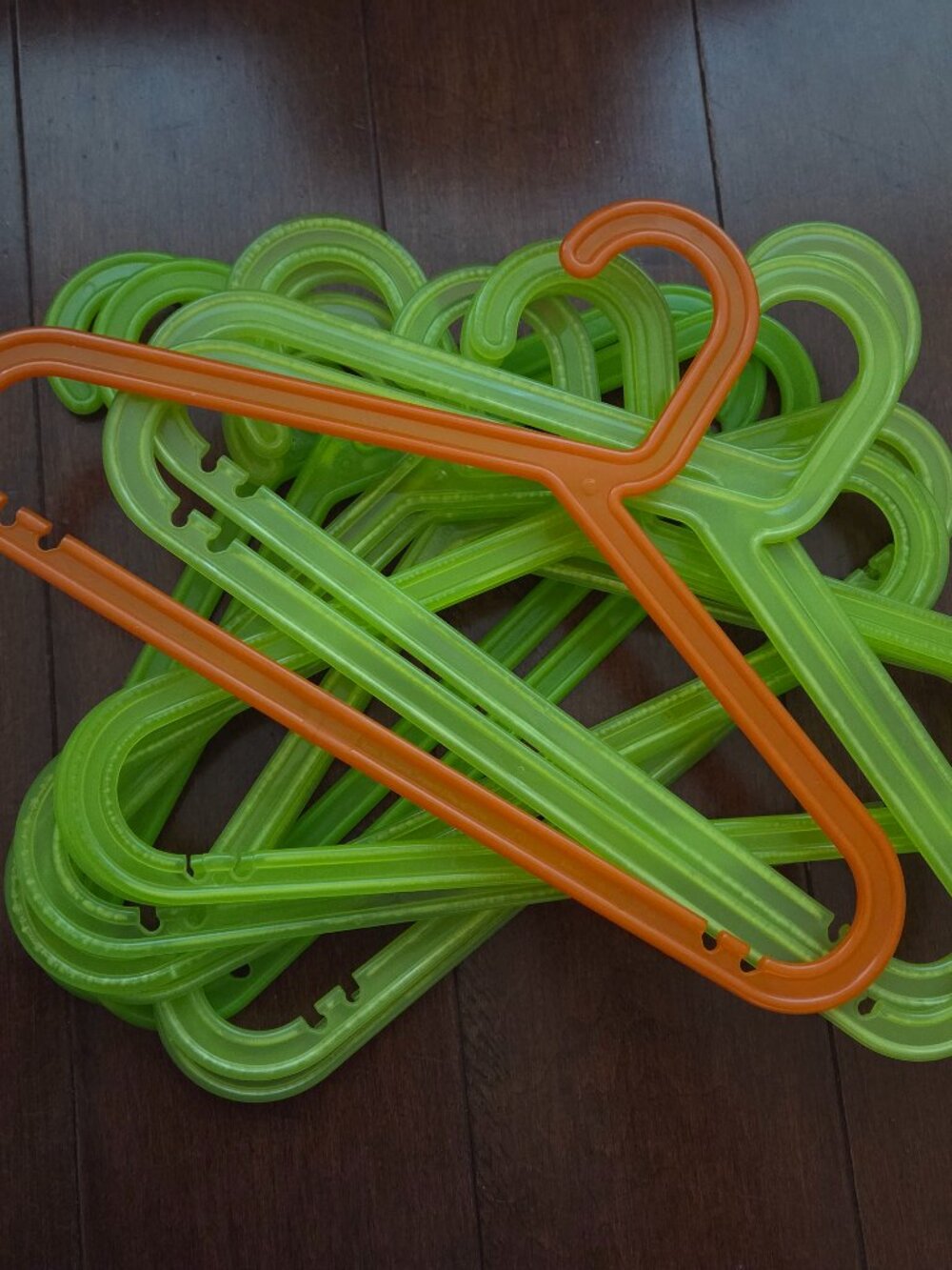 IKEA BAGIS Kids Plastic Green/Orange 12" Hangers - 12 pcs